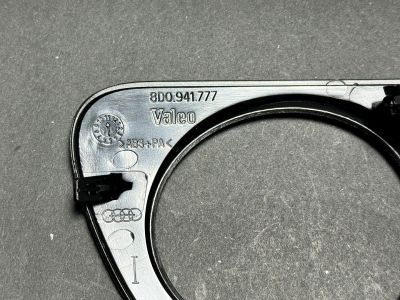 Оригинална рамка за халоген ЛЯВА AUDI A4 B6 8E 2000-2005 / 8D0941777